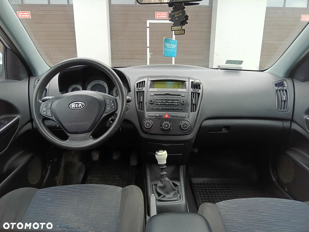 Kia Ceed 2.0 crdi Comfort + - 25