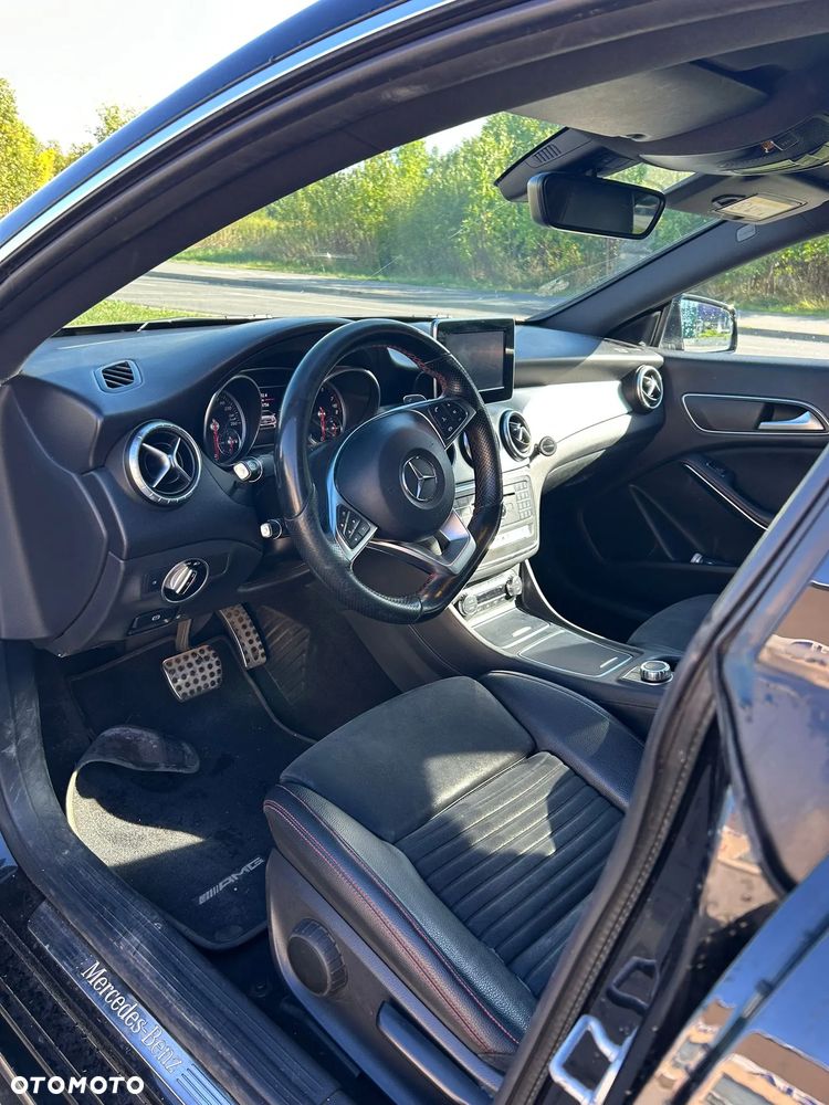 Mercedes-Benz CLA 200 7G-DCT Urban - 9