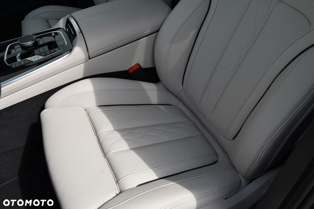 BMW X7 M60i xDrive mHEV sport - 18