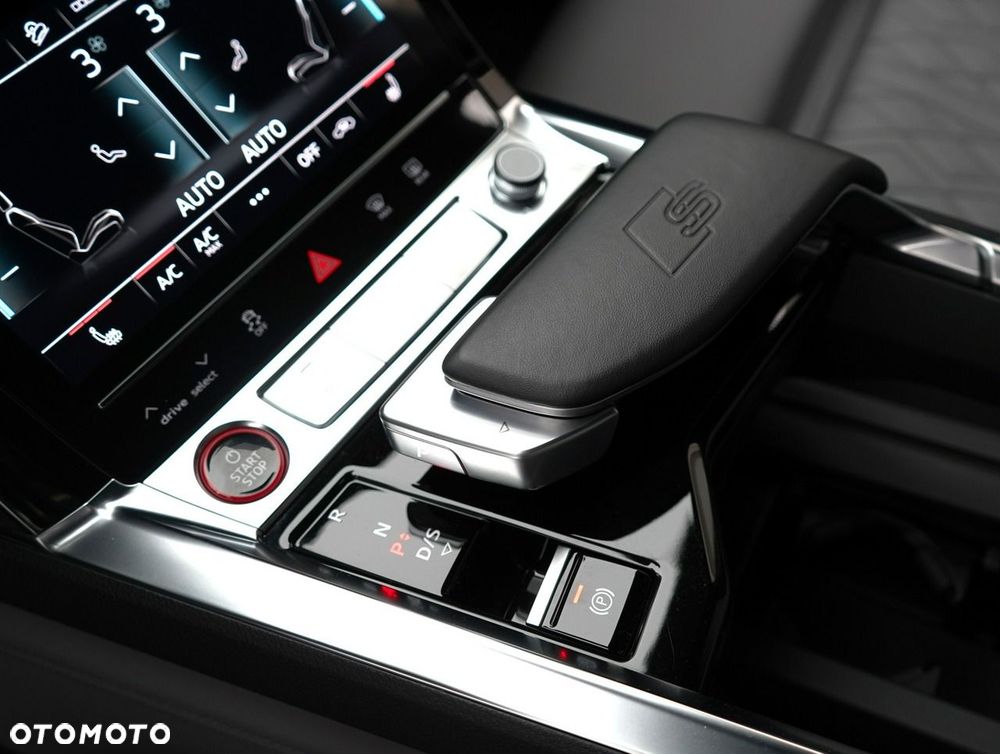 Audi Q8 Sportback e-tron - 16