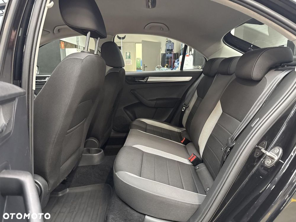 Skoda RAPID - 12