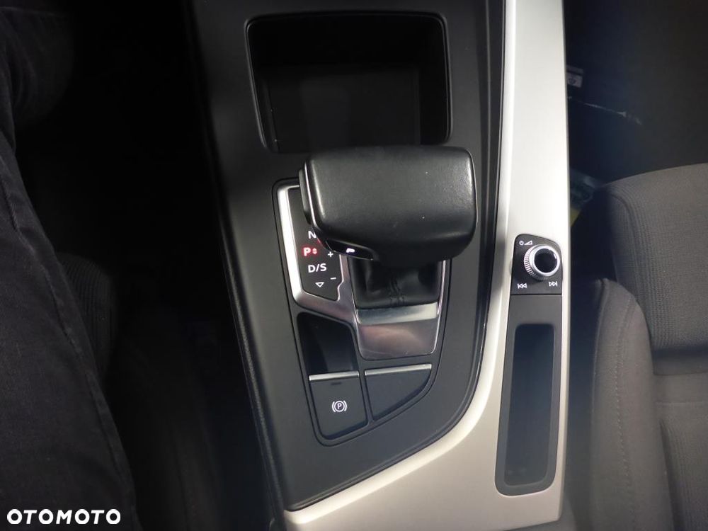 Audi A4 Limousine 35 TFSI mHEV Advanced S tronic - 12