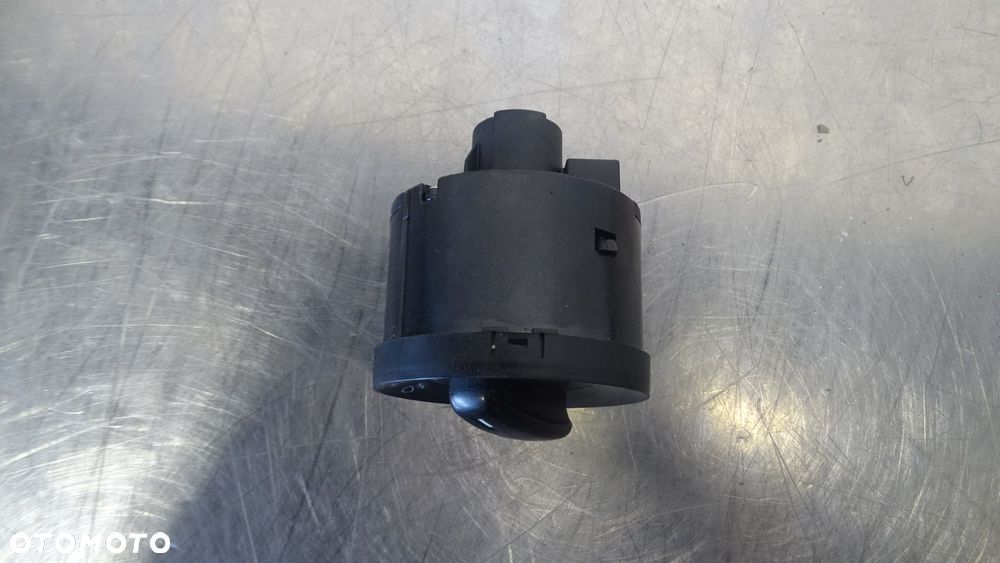 PRZEŁĄCZNIK ŚWIATEŁ VOLKSWAGEN GOLF V 2.0SDI - 2
