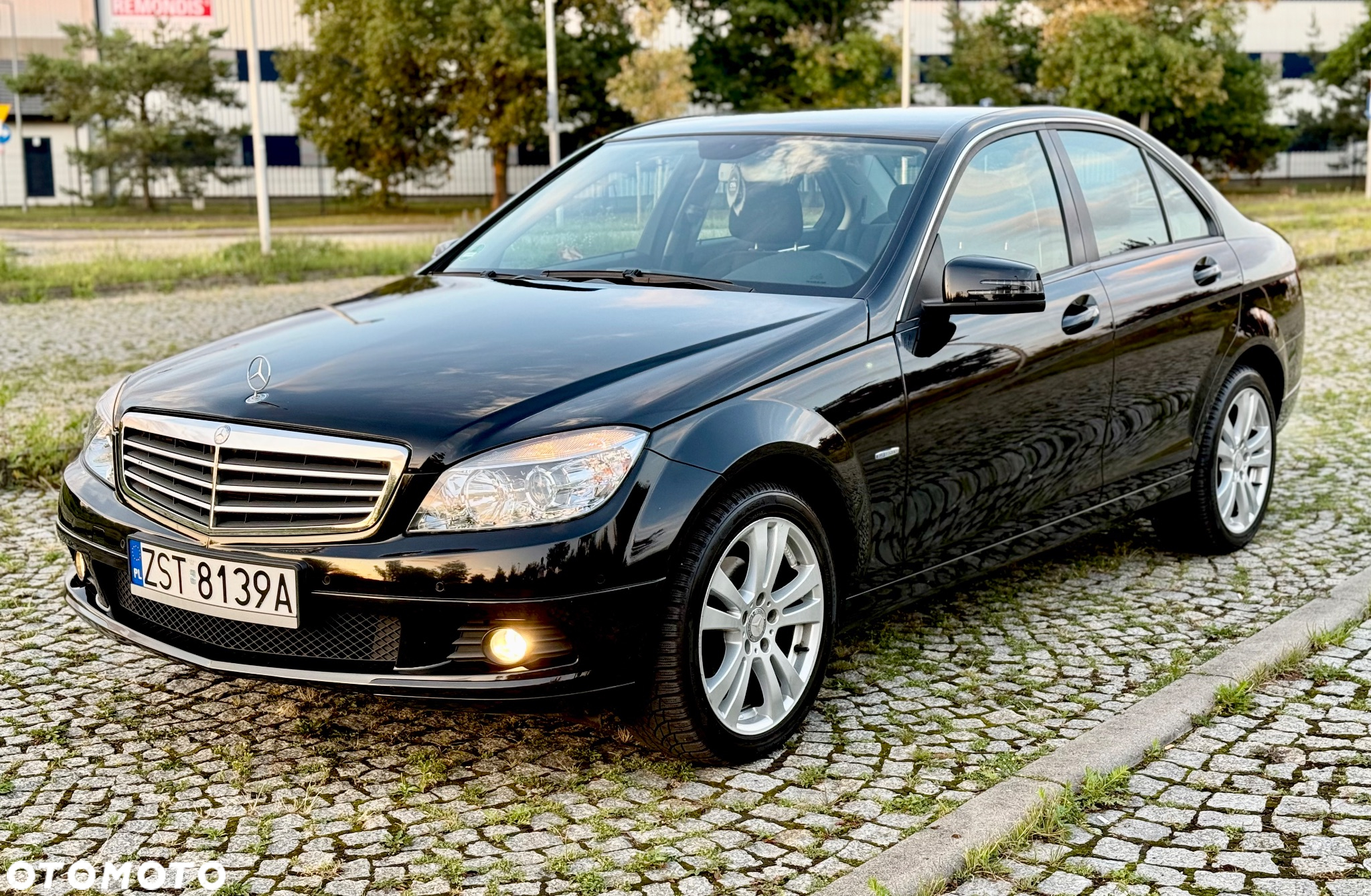 Mercedes-Benz Klasa C 180 T CGI Automatik BlueEFFICIENCY Avantgarde - 3