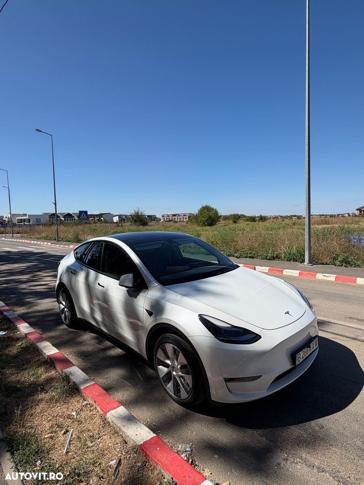 Tesla Model Y AWD Performance - 12