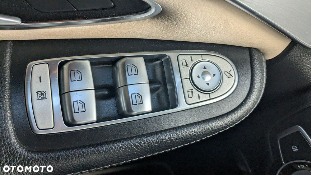 Mercedes-Benz Klasa C - 36