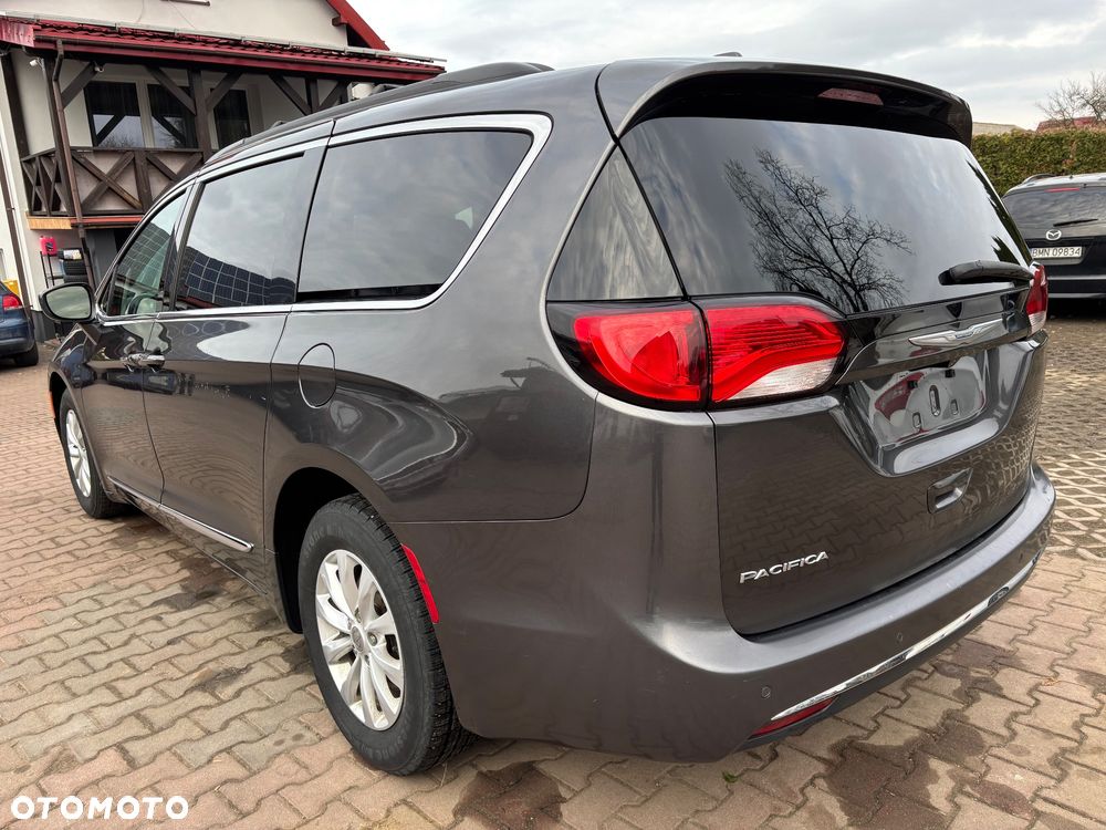 Chrysler Pacifica - 7