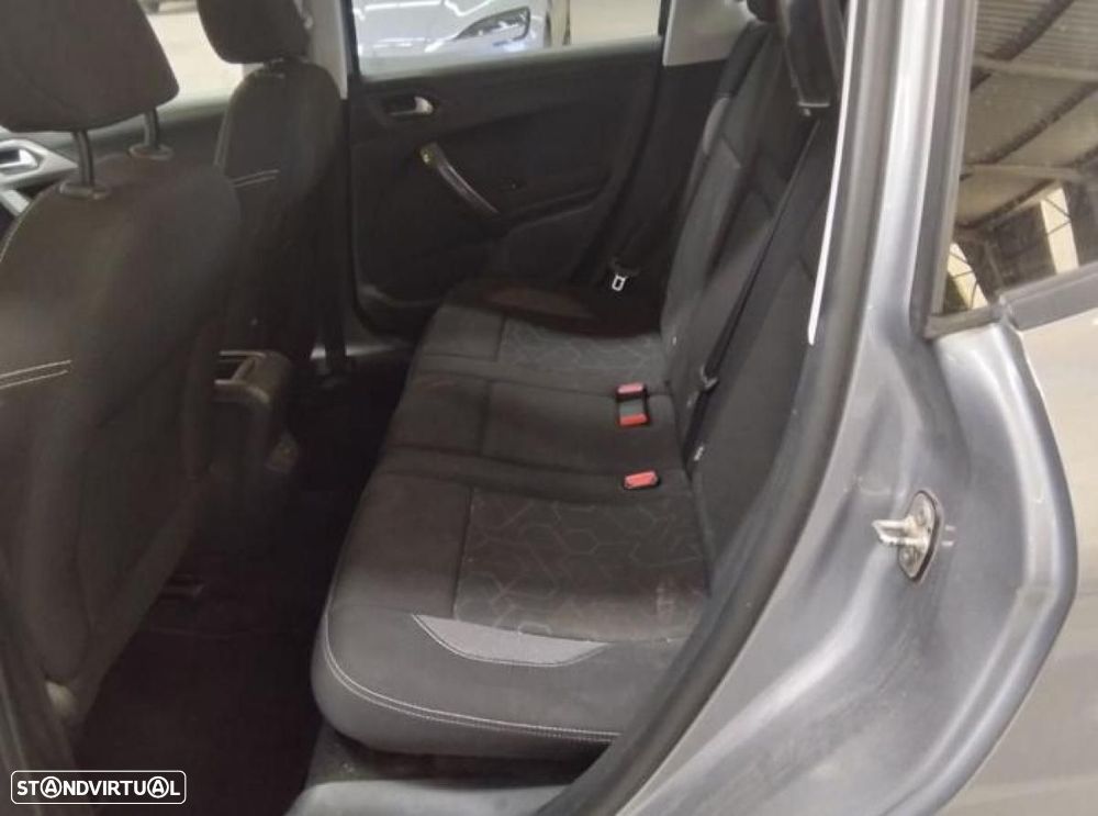 Peugeot 2008 - 4