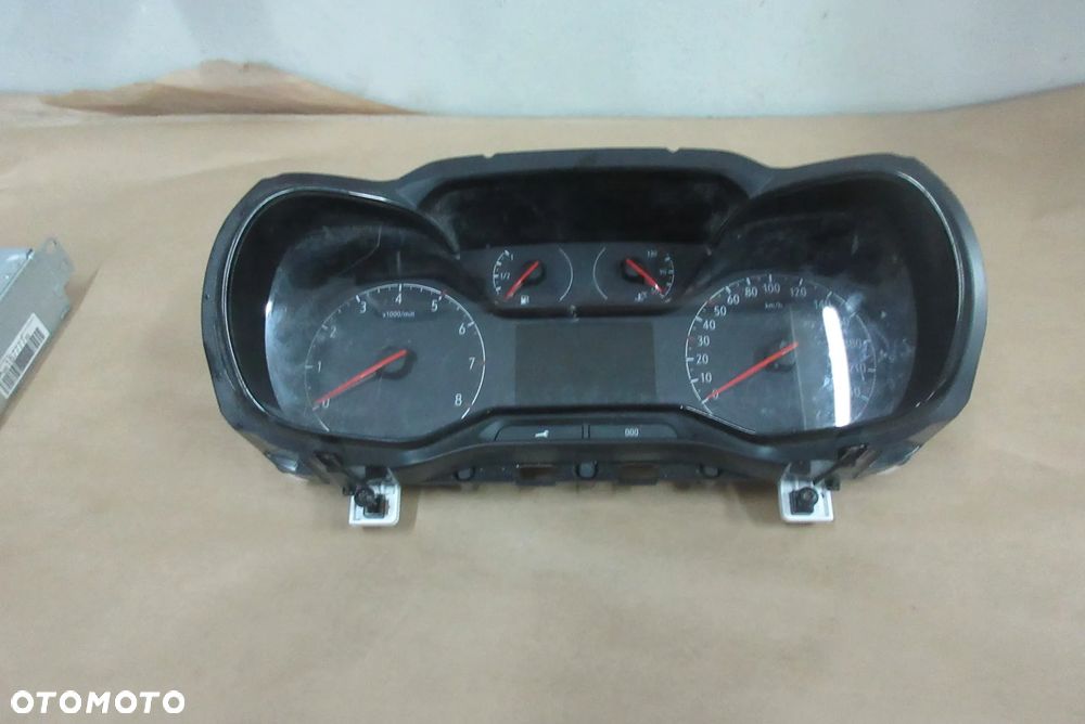 Citroen Berlingo IV K9 1.5BlueHDI LONG 2018- licznik, radio - 1
