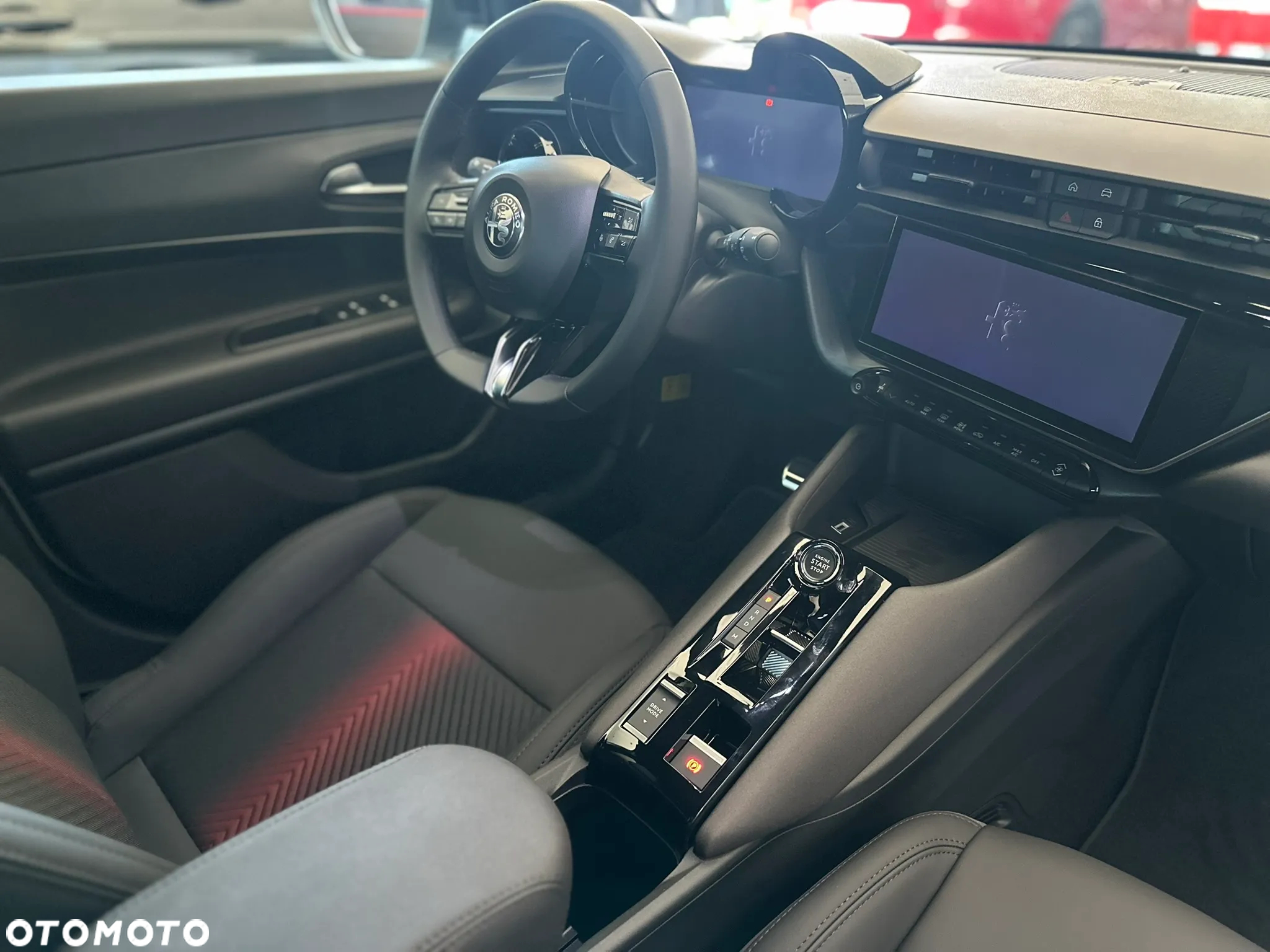 Alfa Romeo Junior 1.2 mHEV Ibrida Q4 eDCT - 12