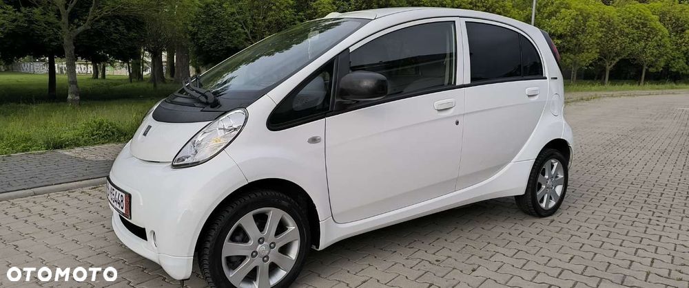 Peugeot iOn - 3