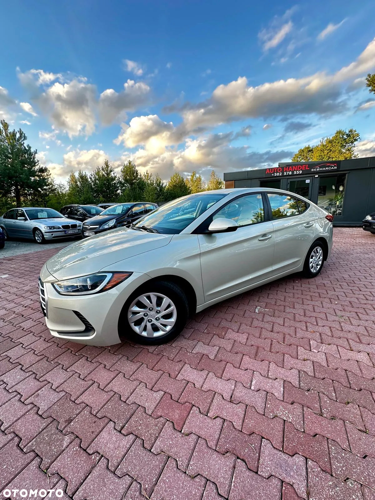 Hyundai Elantra - 18