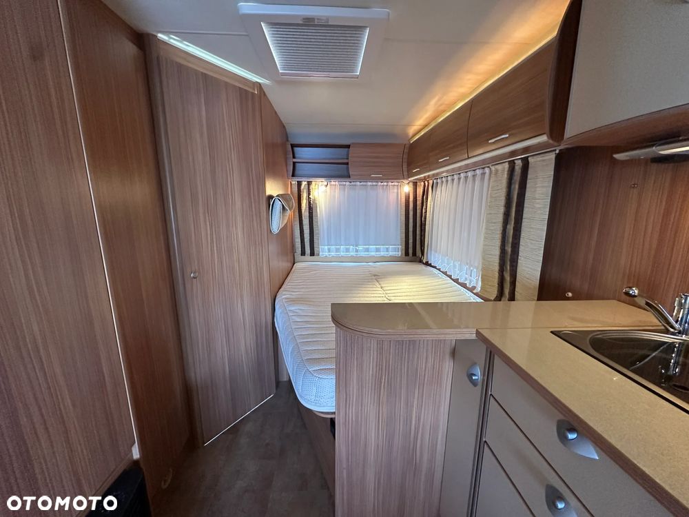 Burstner AVERSO 465 TS FIFTY z napędem i markizą pompowaną. - 33