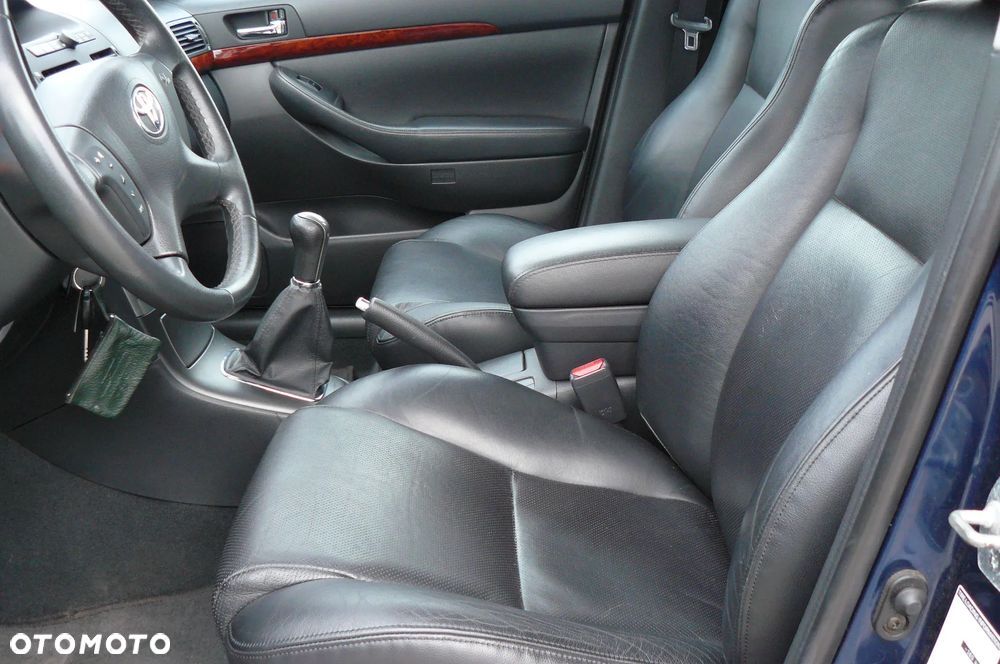 Toyota Avensis - 15
