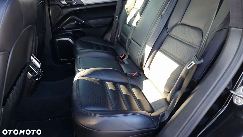 Porsche Cayenne Turbo - 15