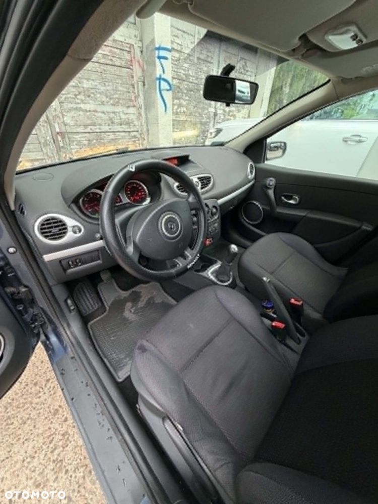Renault Clio - 18
