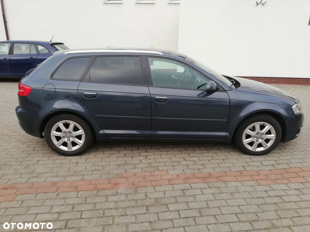 Audi A3 Sportback 1.8 TFSI Ambiente - 2