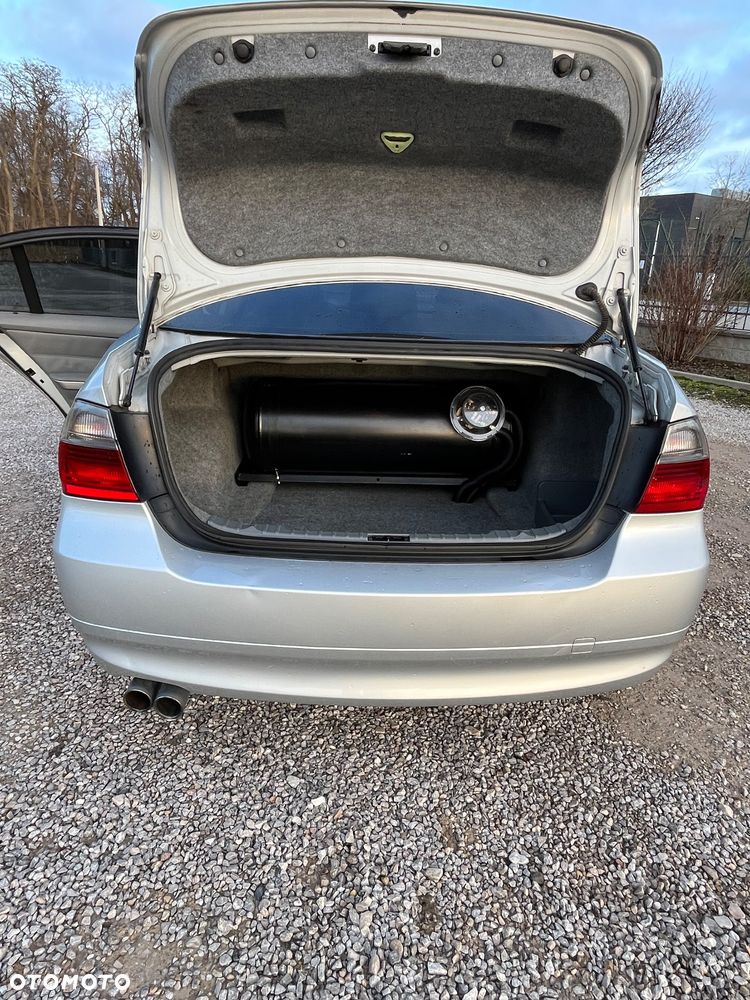 BMW Seria 3 330i - 11