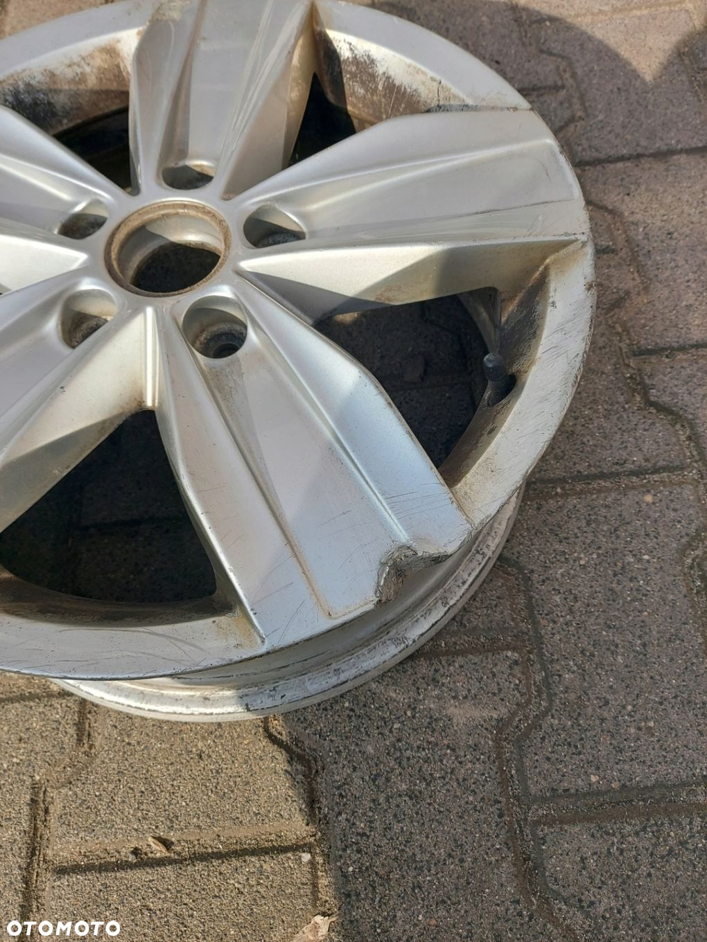FELGA ALUMINIOWA VOLKSWAGEN 7.0" x 16" 5x112 ET 42 2K5601025Q - 2