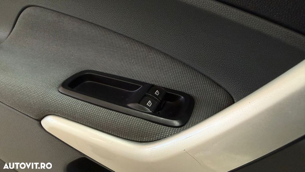 Ford Fiesta 1.6 TDCI Ghia - 22