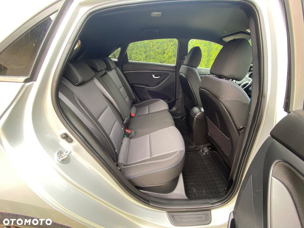 Hyundai i30 blue 1.6 CRDi DCT Passion - 28