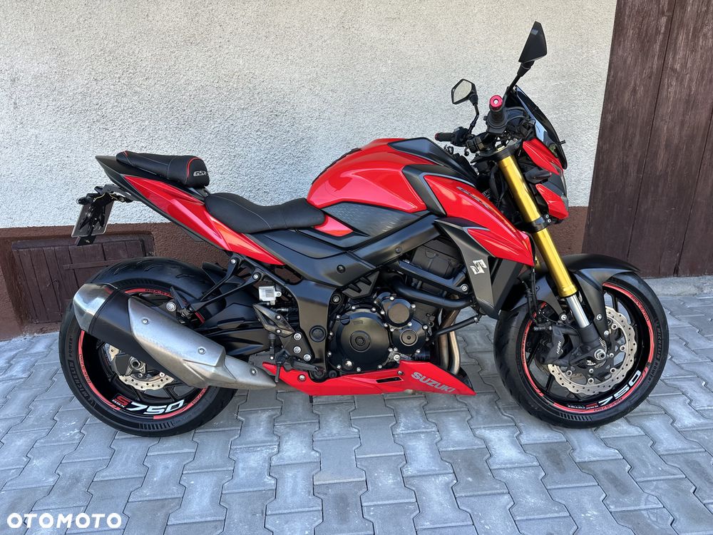 Suzuki GSX - 23