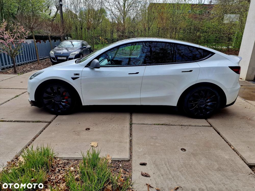 Tesla Model Y Long Range AWD - 11