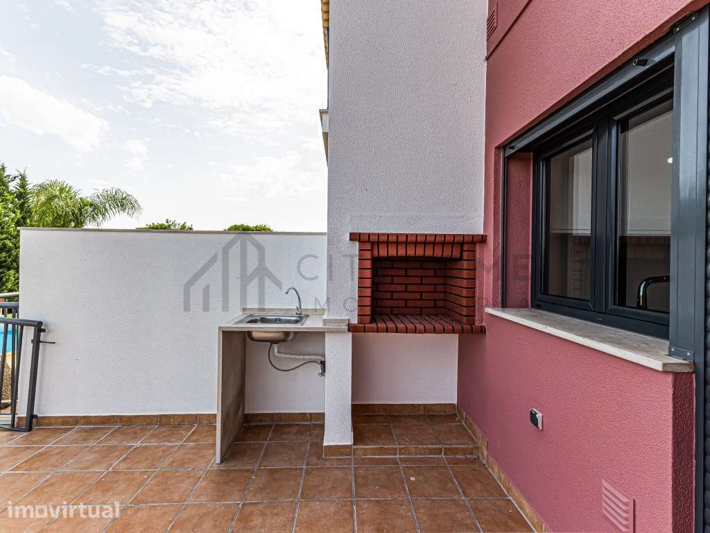 Moradia Duplex com 3 quartos, garagem e piscina - Grande imagem: 5/39