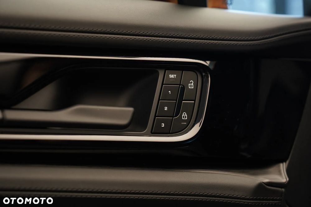 Porsche Panamera 4S E-Hybrid PHEV - 17