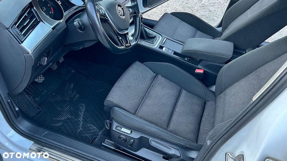 Volkswagen Passat 2.0 TDI (BlueMotion Technology) Highline - 16