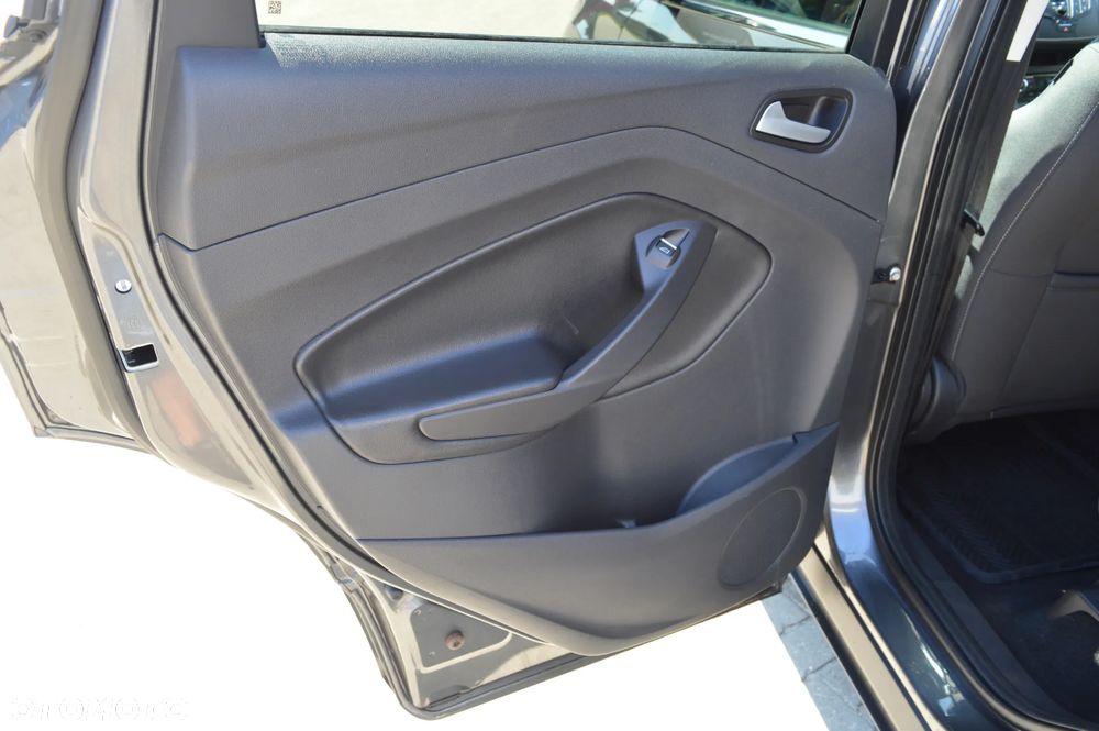 Ford Kuga 2.0 TDCi 2x4 Titanium - 14