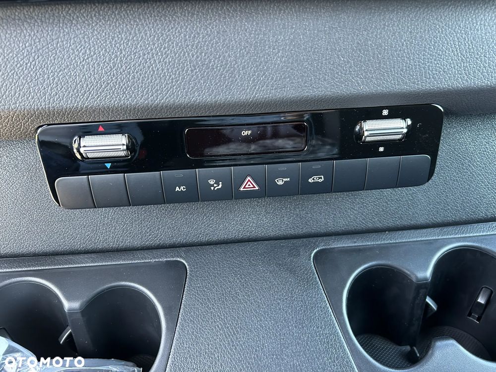 Mercedes-Benz Sprinter - 16