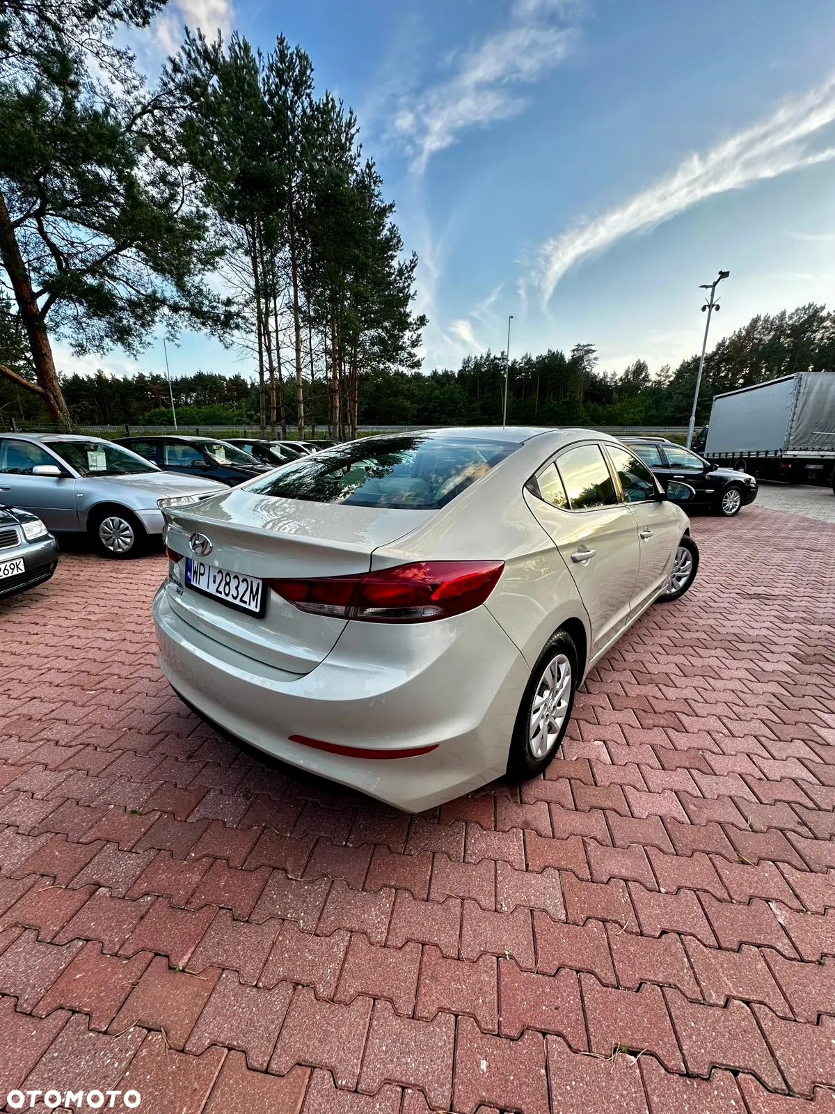 Hyundai Elantra - 14