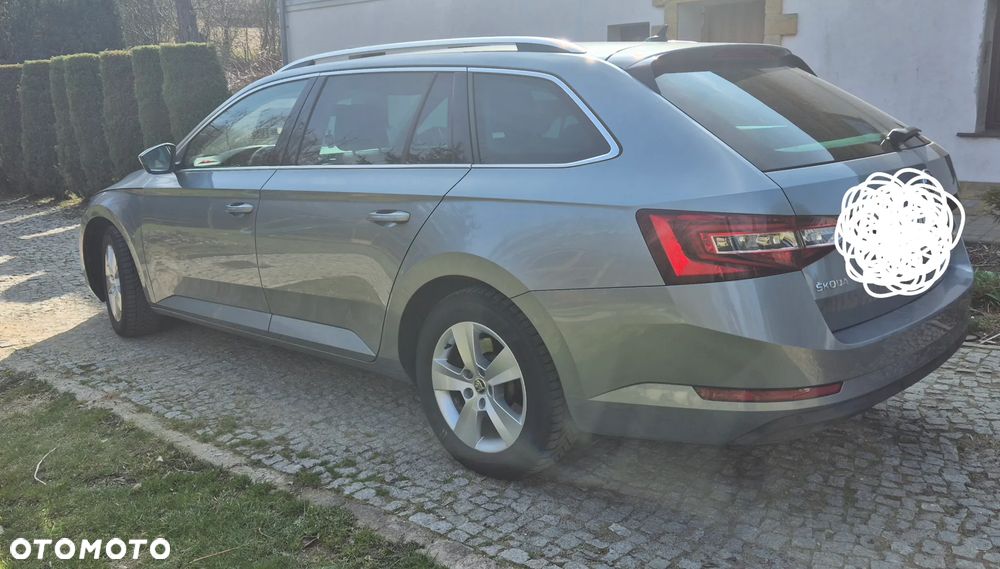 Skoda Superb 2.0 TDI DSG Ambition - 2