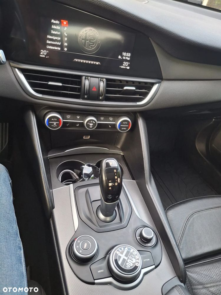 Alfa Romeo Giulia 2.0 Turbo 16V AT8-Q4 Veloce Ti - 13