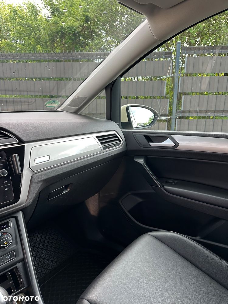 Volkswagen Touran - 16