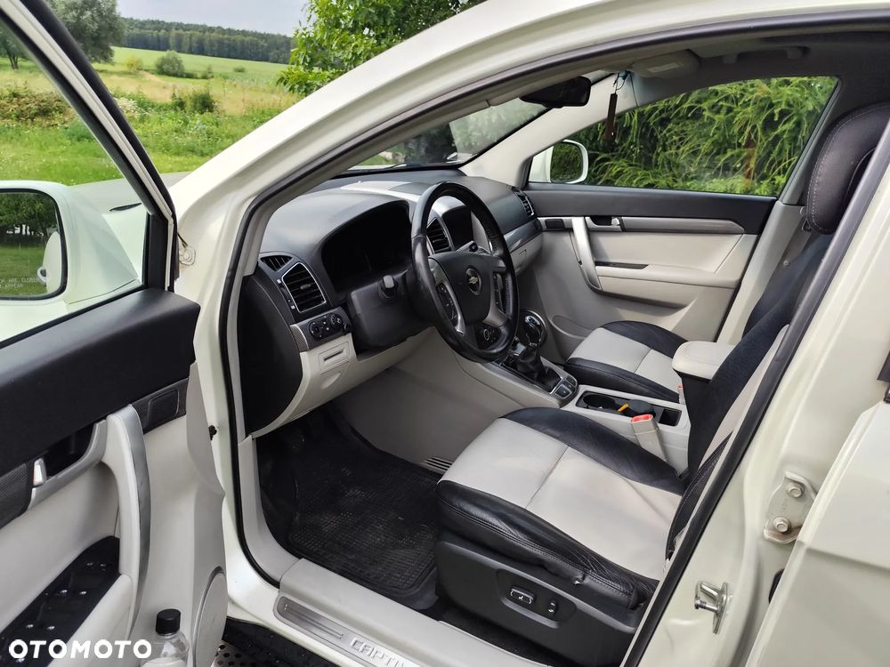 Chevrolet Captiva 2.2 D LTZ - 13