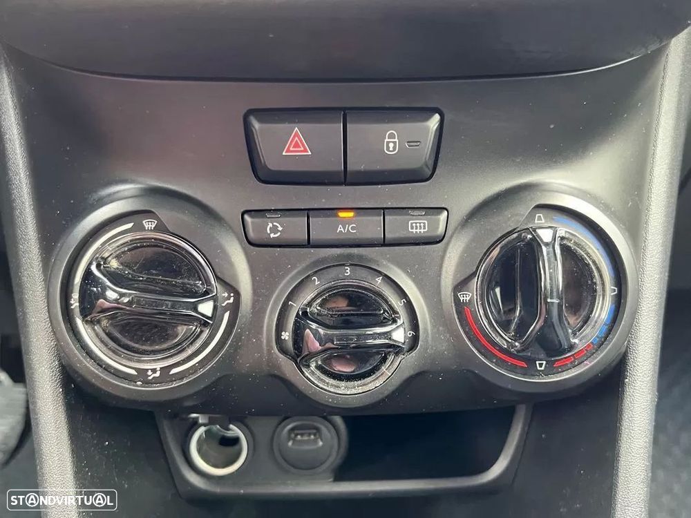 Peugeot 208 1.2 PureTech Signature - 40