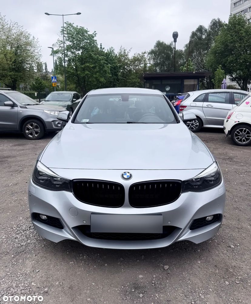 BMW 3GT 330i xDrive M Sport - 14