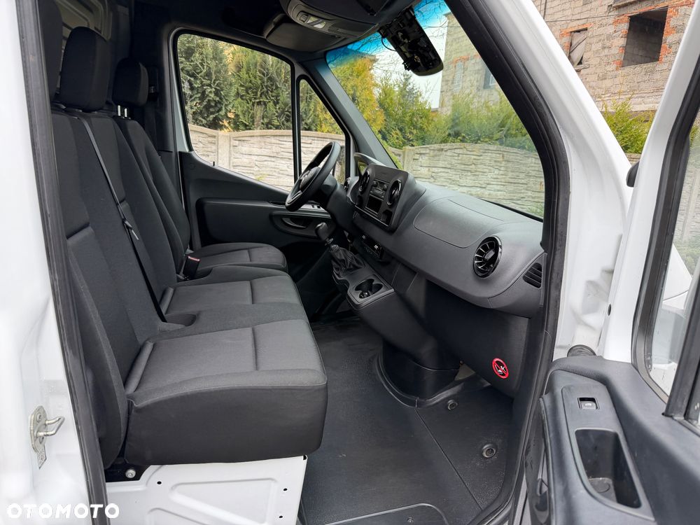 Mercedes-Benz Sprinter 907 - 14