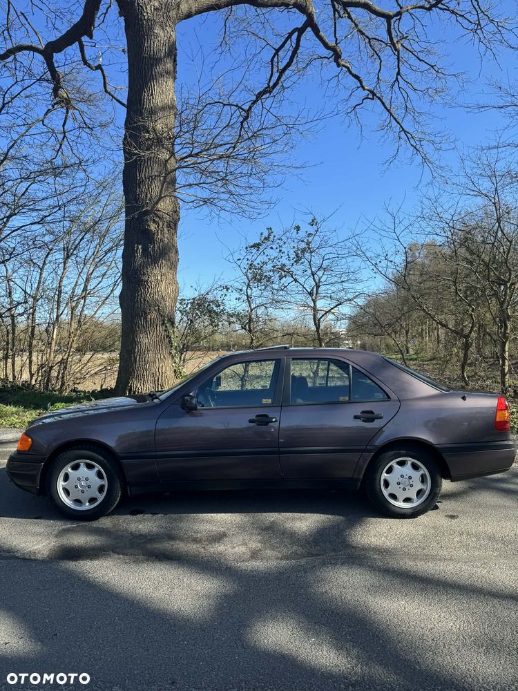 Mercedes-Benz Klasa C 180 Classic - 4