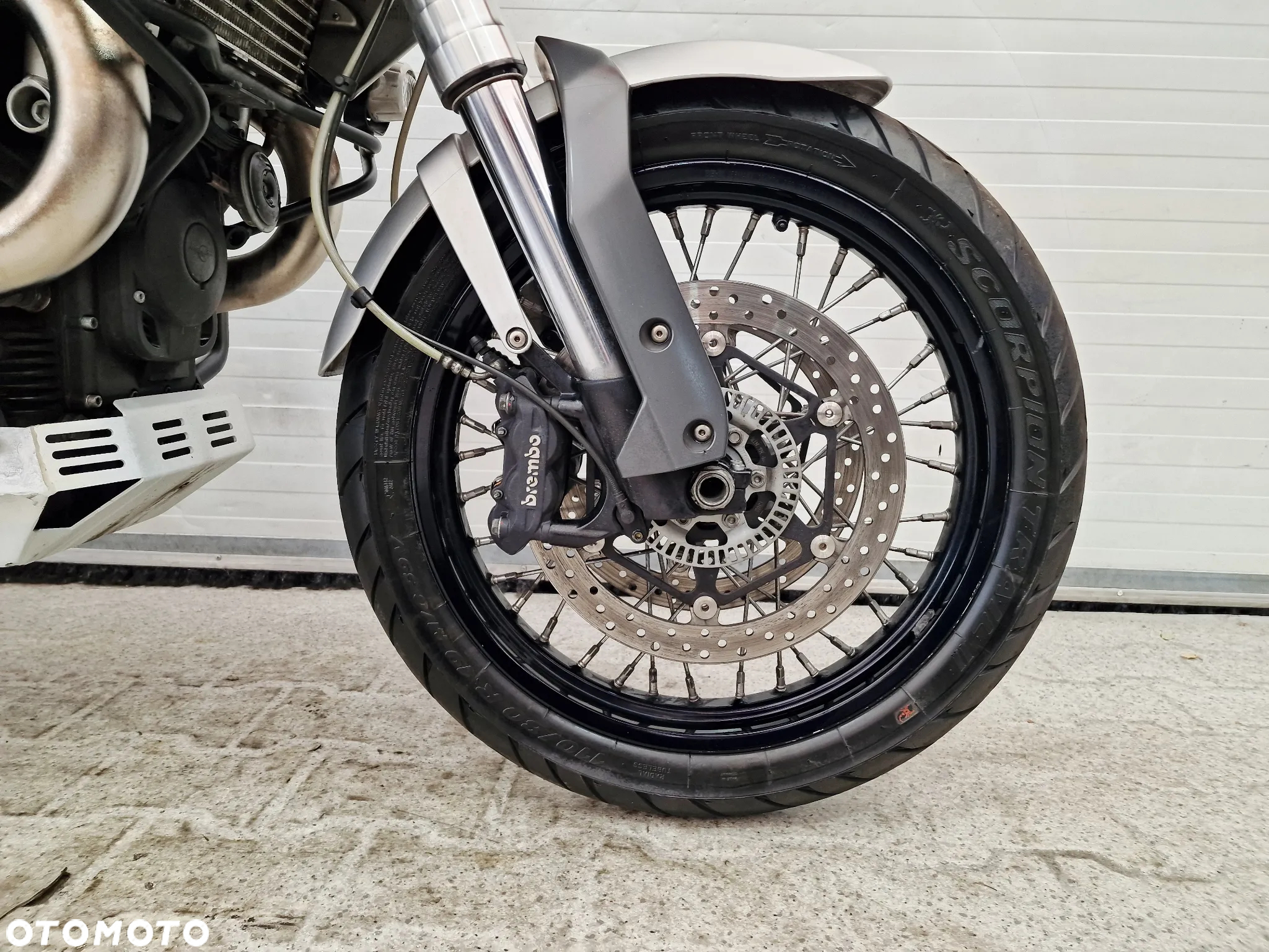 Moto Guzzi Stelvio - 12