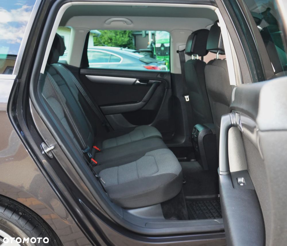 Volkswagen Passat - 36