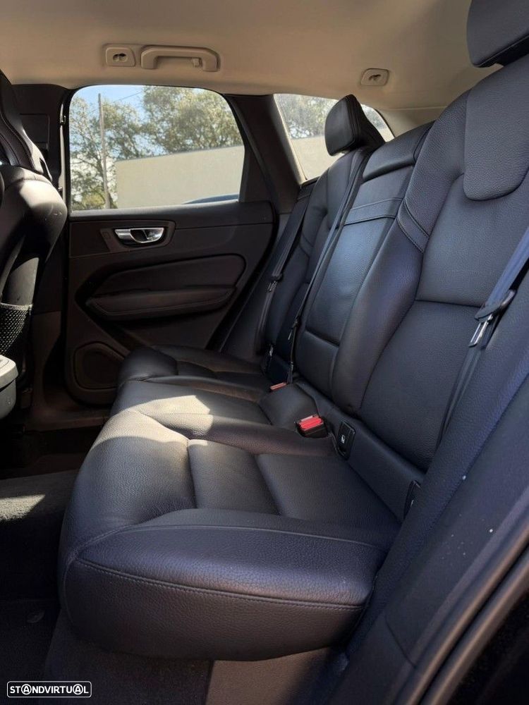 Volvo XC 60 2.0 D4 Inscription AWD Geartronic - 10