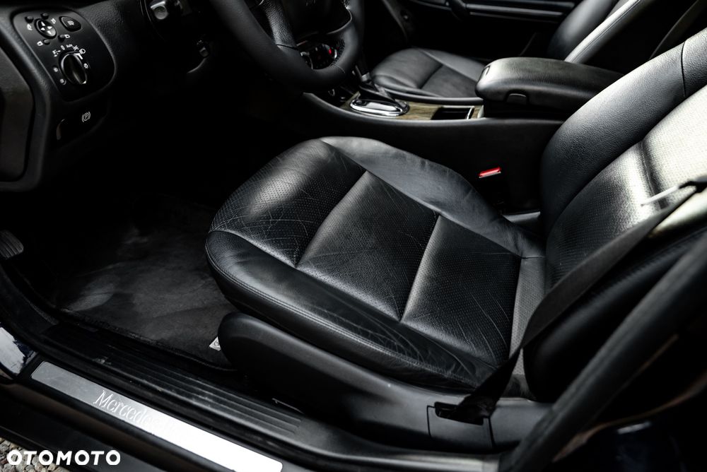 Mercedes-Benz Klasa C 320 4Matic Avantgarde Sport Edition - 21