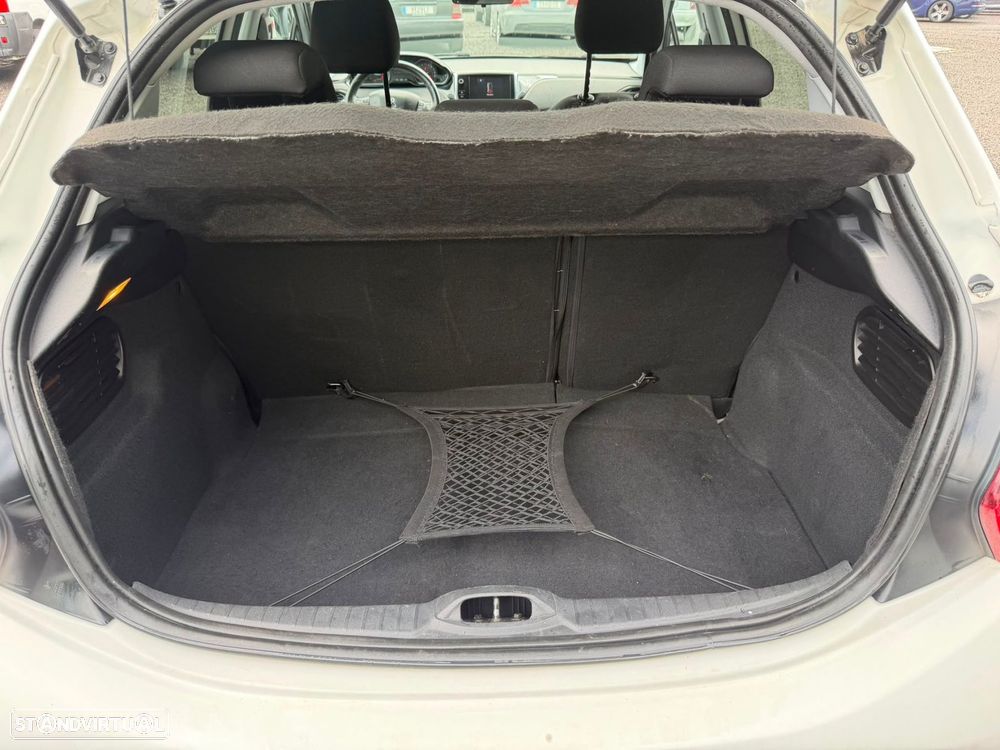 Peugeot 208 1.6 BlueHDi Style - 32