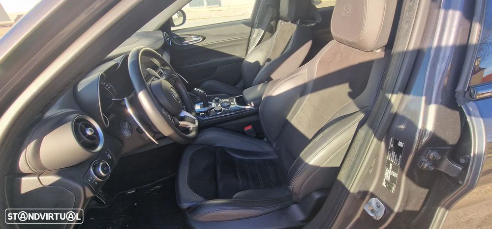 Alfa Romeo Giulia 2.0 T Veloce Ti Q4 AT8 - 7