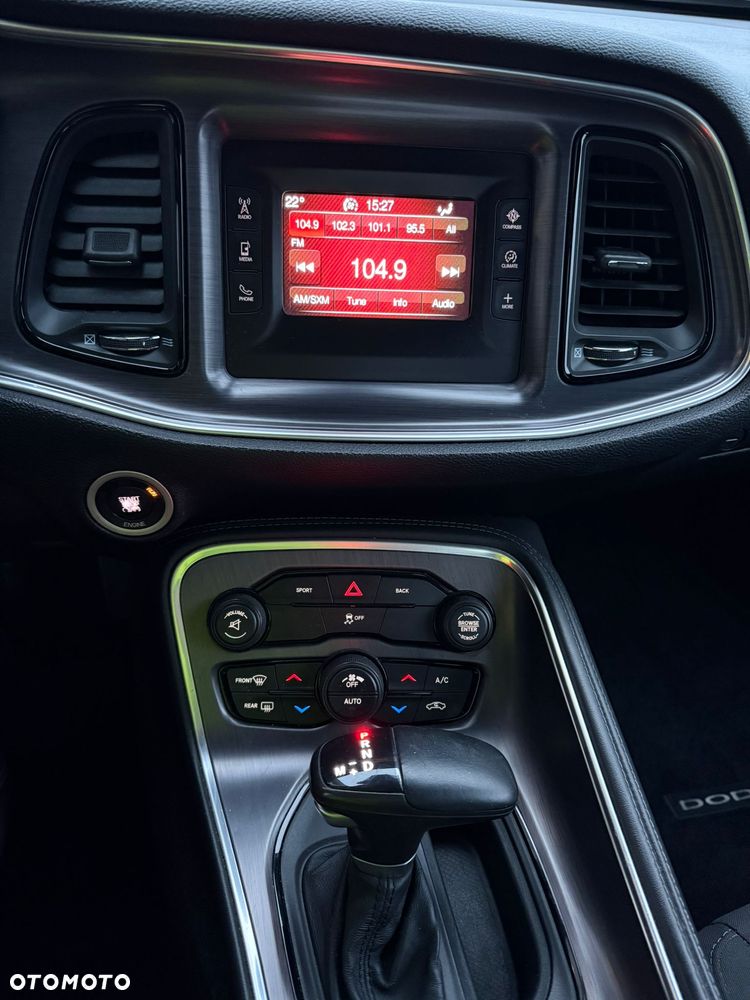 Dodge Challenger - 9