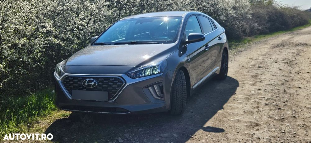 Hyundai IONIQ - 3