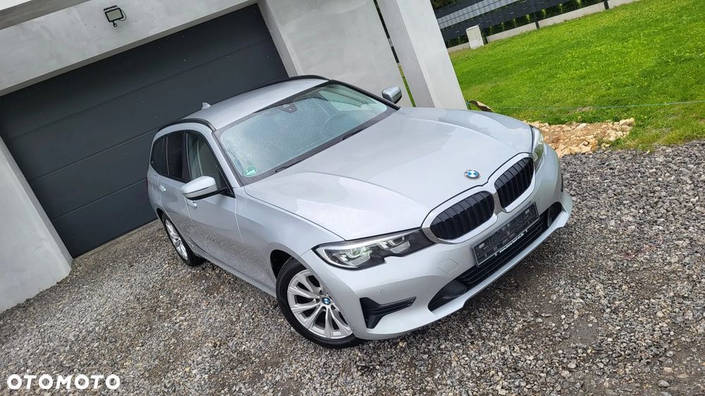 BMW Seria 3 318d Touring - 16